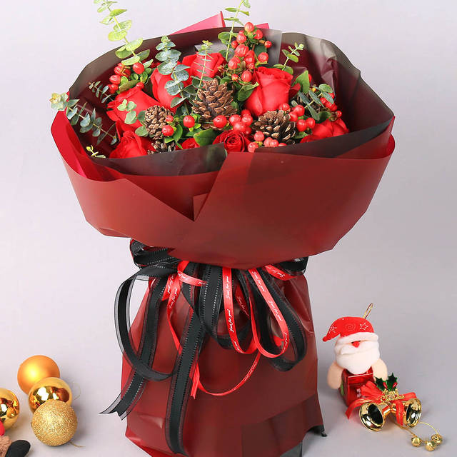 甜蜜圣诞-11朵红玫瑰花，搭配尤加利叶子，搭配红豆，松果