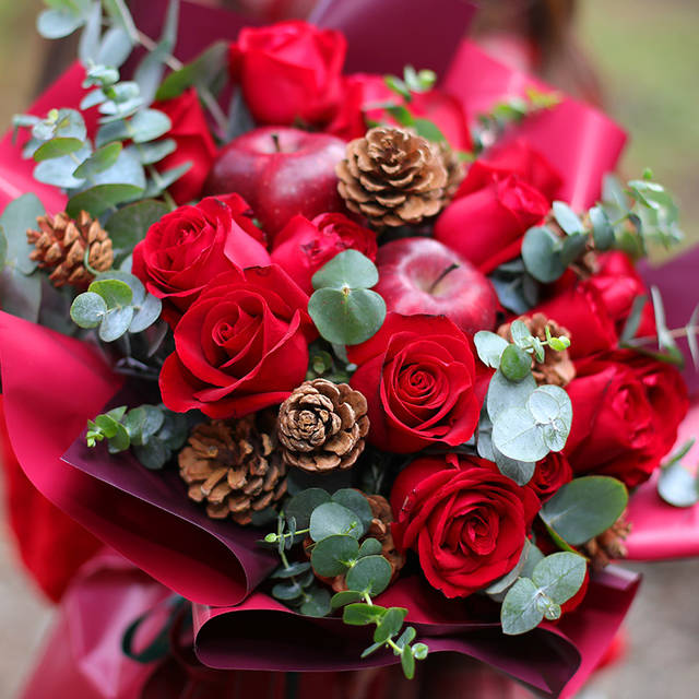 平安快乐 19朵红玫瑰配苹果精