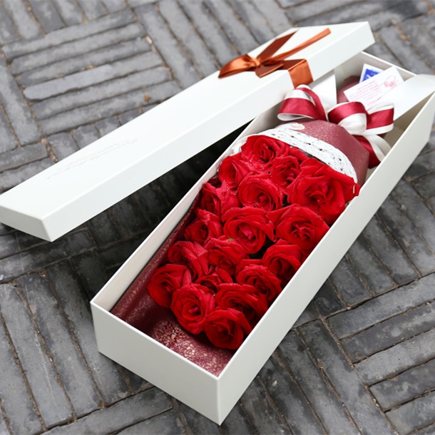 最初的梦想——19朵玫瑰花精美礼盒盛放