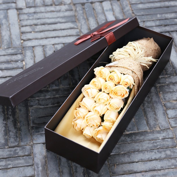 魔法秘诀——18朵香槟玫瑰花精美包装礼盒盛放