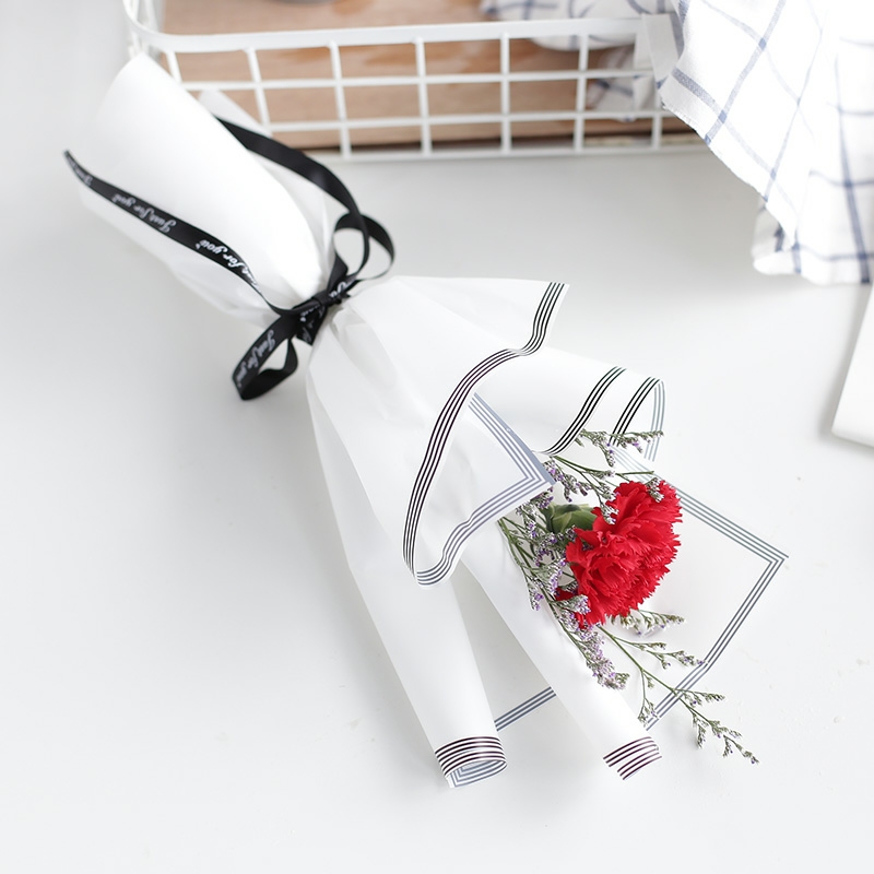 欣欣向荣-1朵红色康乃馨配勿忘我精美花束包装