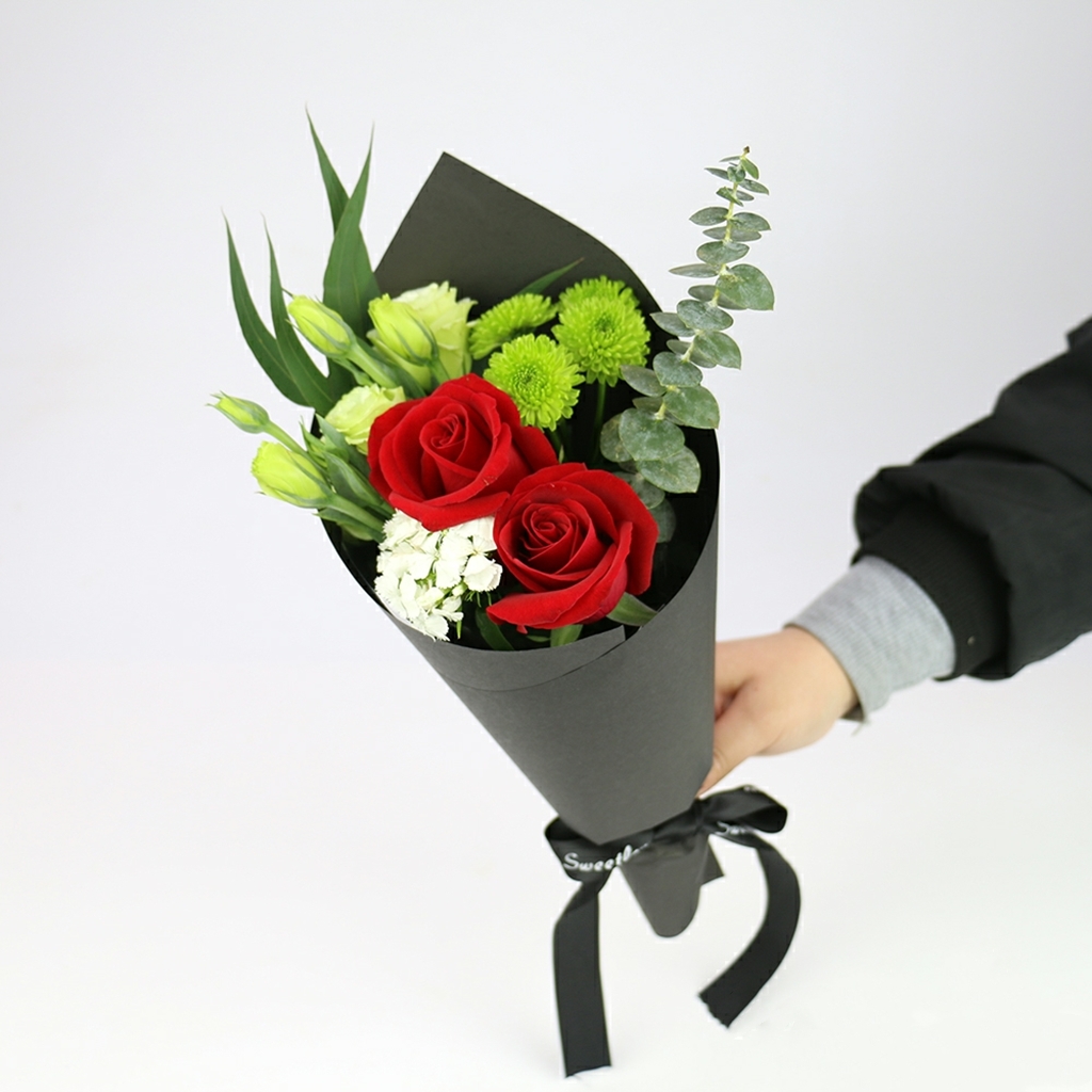 真爱-2朵红玫瑰花+桔梗+小雏