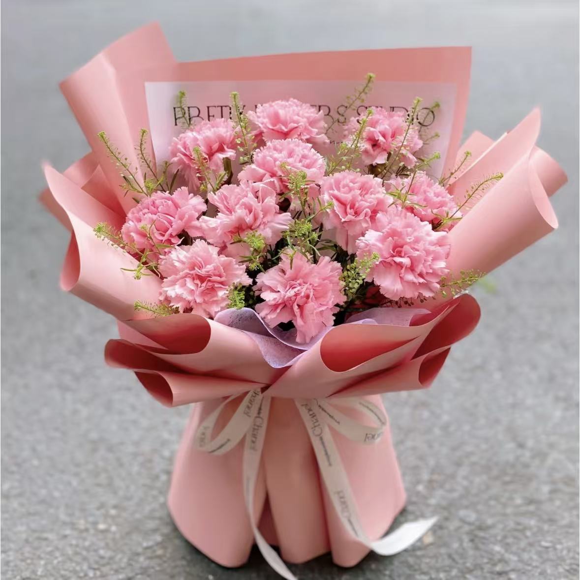 做自己的女王/11朵粉色康乃馨精美花束包装