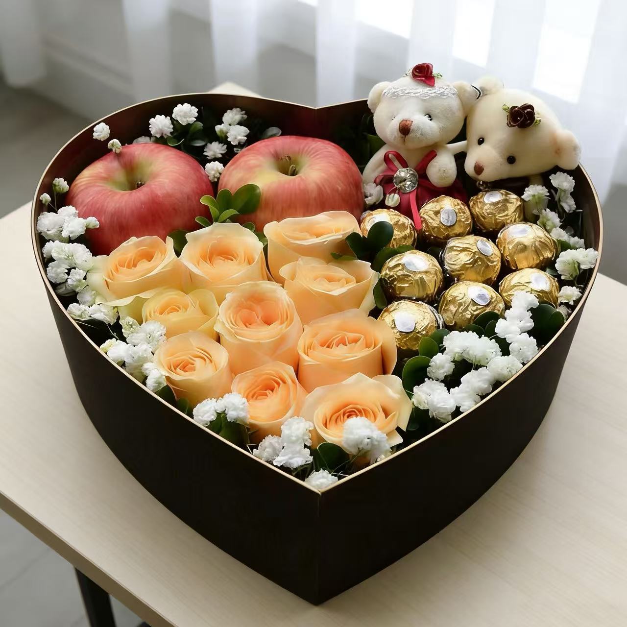 浓浓的爱11朵香槟玫瑰花配费列罗巧克力爱心礼盒盛放