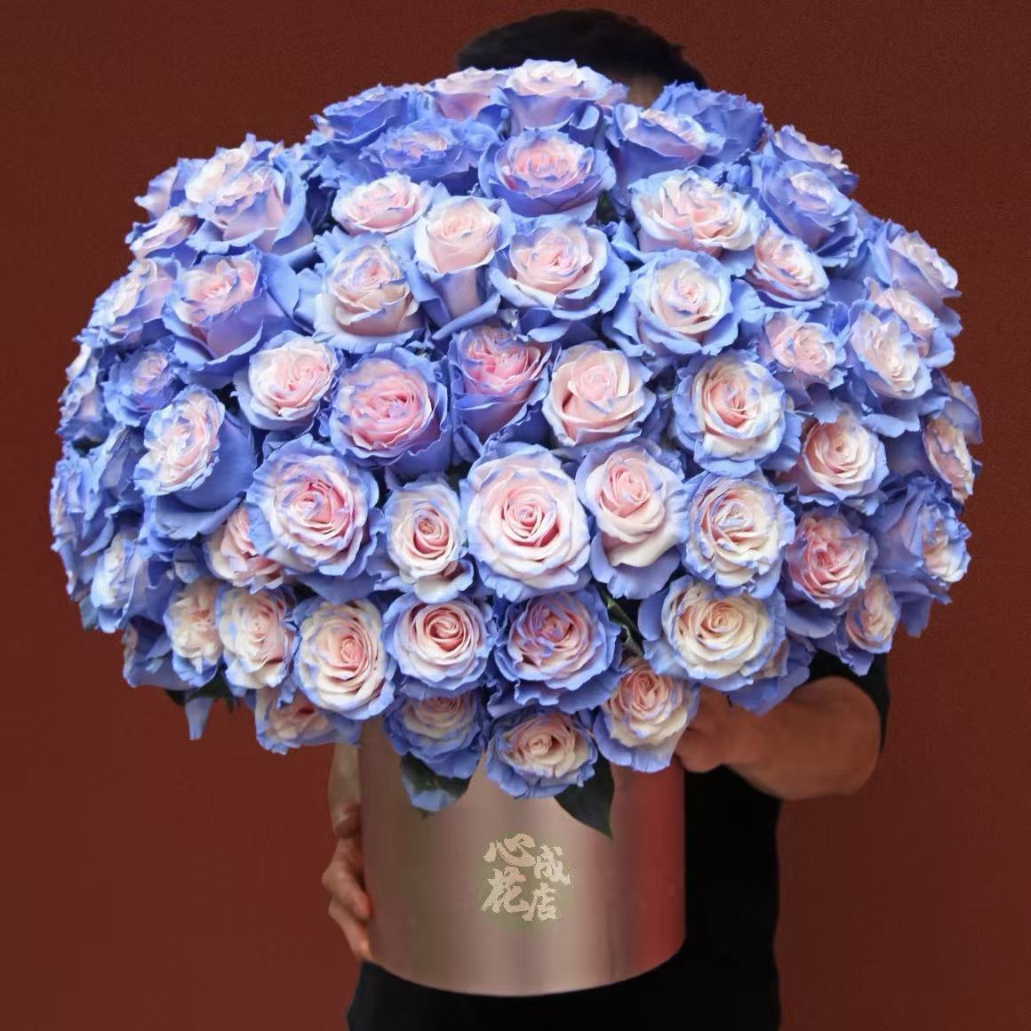 蓝色星空/99朵碎冰蓝玫瑰花配