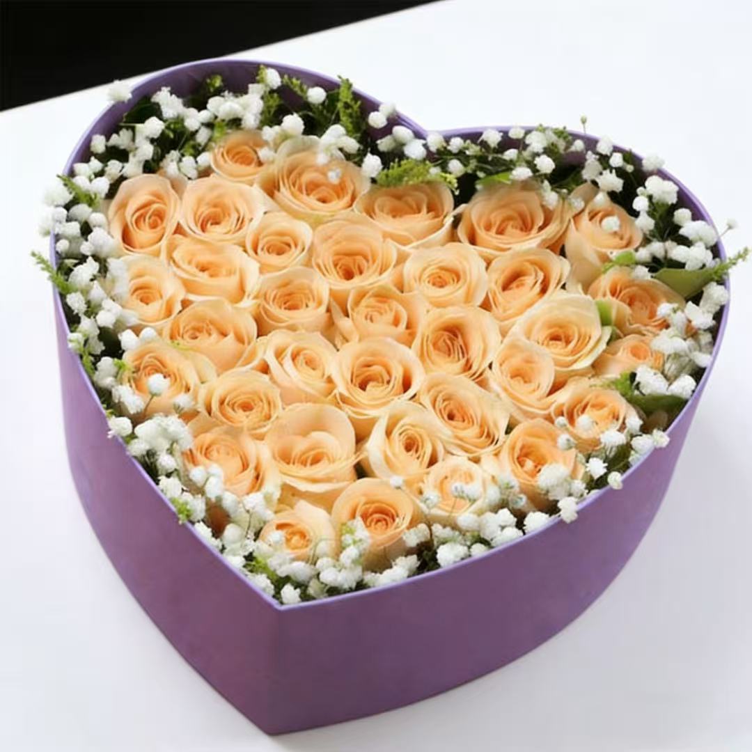 这就是爱/33朵香槟玫瑰花精美爱心礼盒盛放