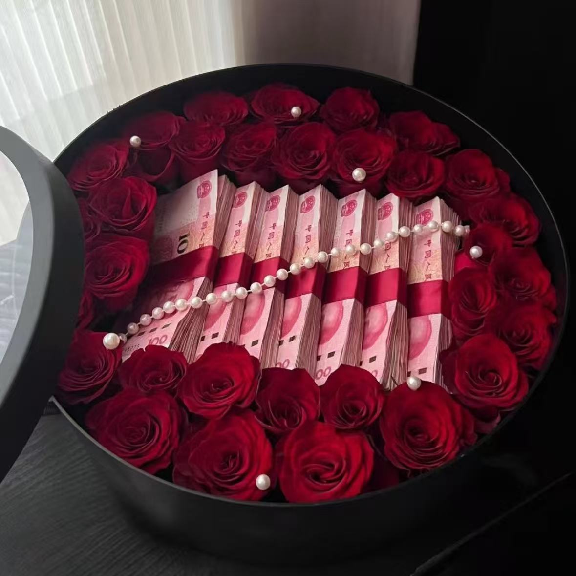 季候风/29朵红玫瑰配练功券精美鲜花礼盒盛放