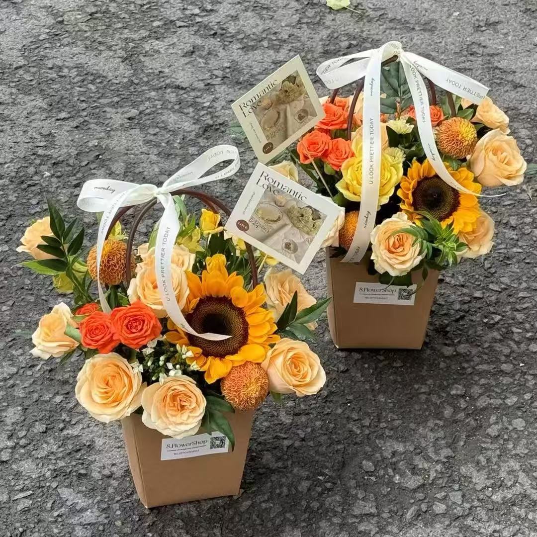 飞黄腾达/向日葵配9朵香槟玫瑰