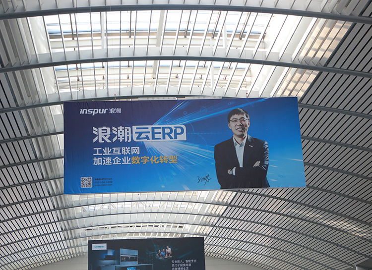 機場廣告牌