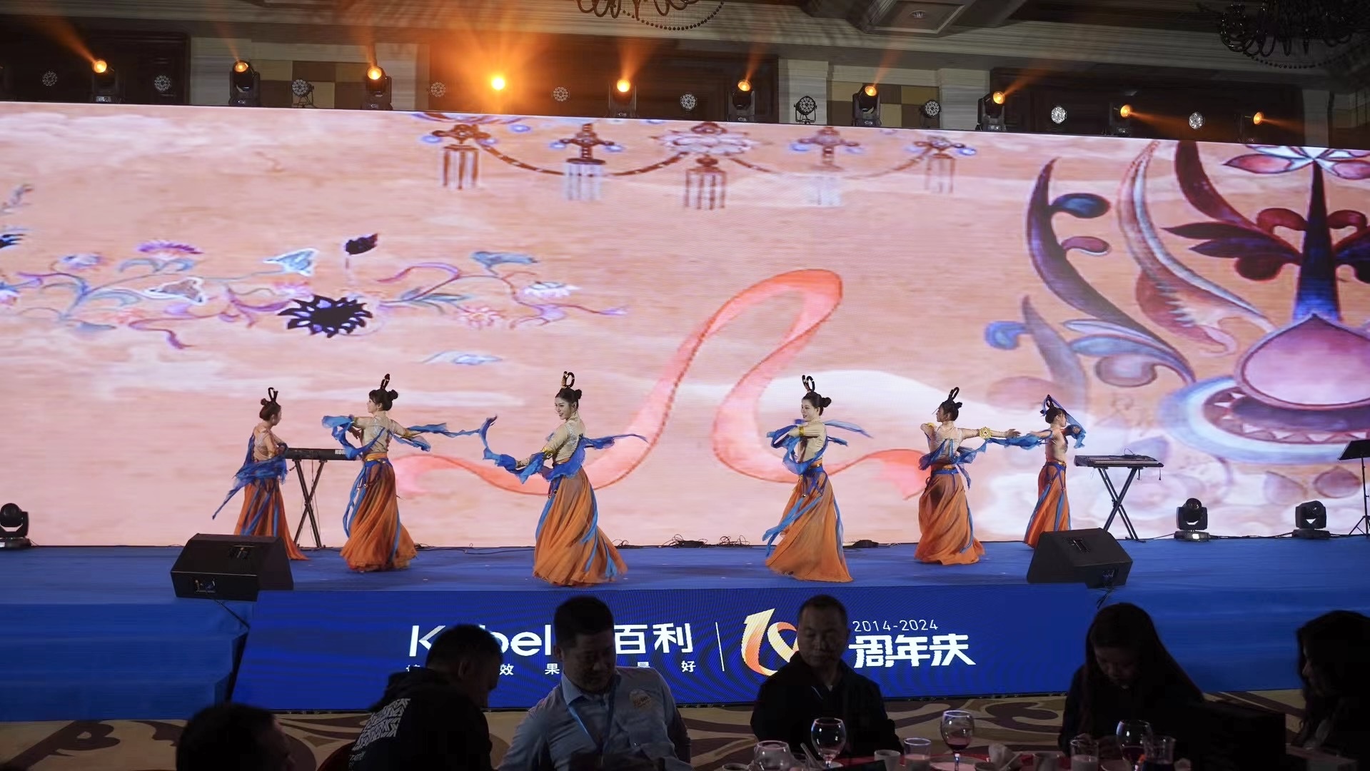 《大漠飞天》