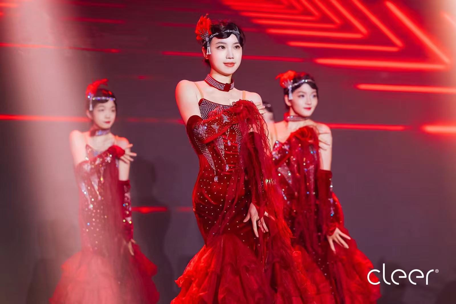 《摩登女郎》