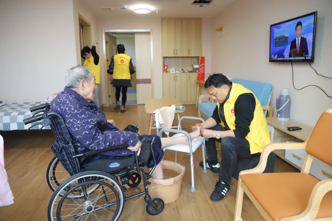 关爱老人健康 温暖社会力量
