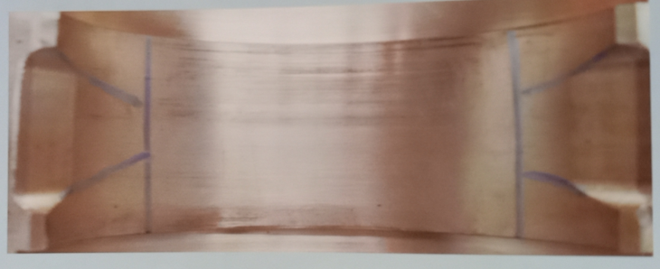 根据研磨痕迹确定刮研区域。