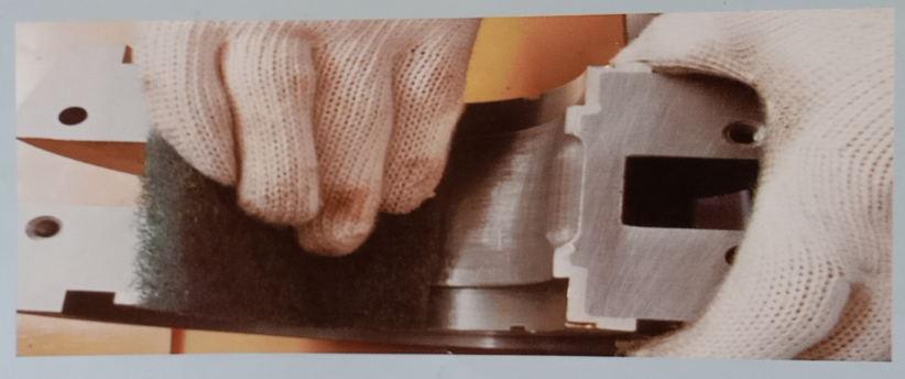 用抛瓦布抛研刮研瓦面痕迹