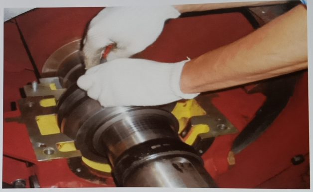 轴承台和轴瓦清理干净