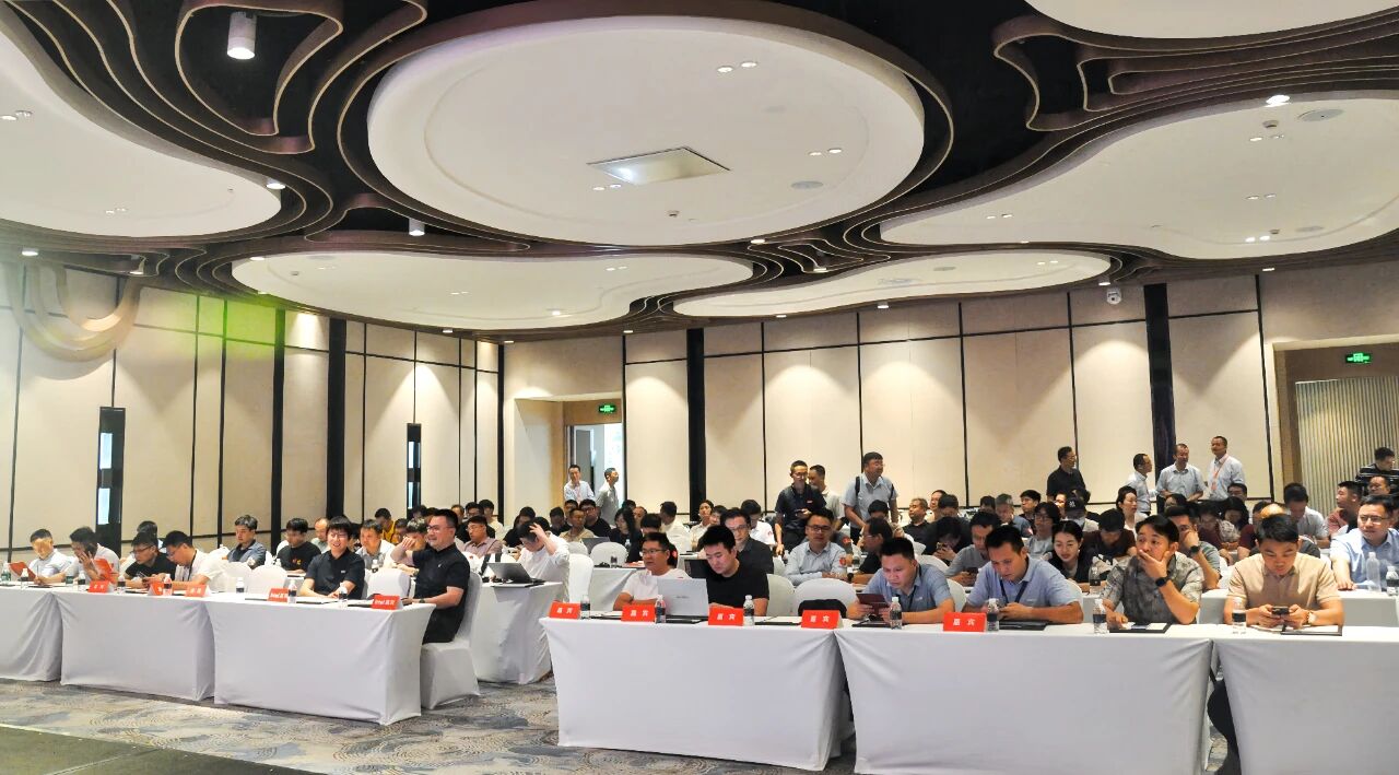 【会员动态】理事单位 | 信步科技 与时代共舞，赢取未来！——信步百款新品亮相上海滩