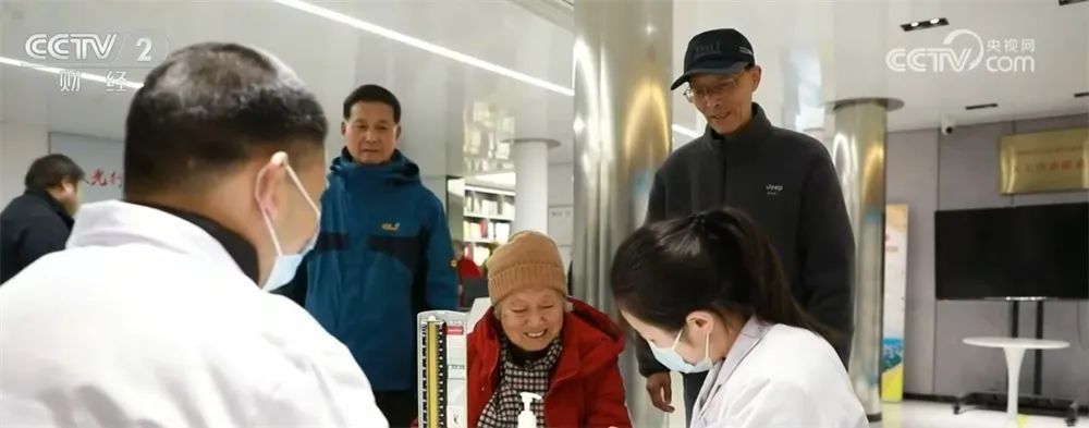 “数”说上半年银发经济发展态势良好 银发群体消费潜力持续释放