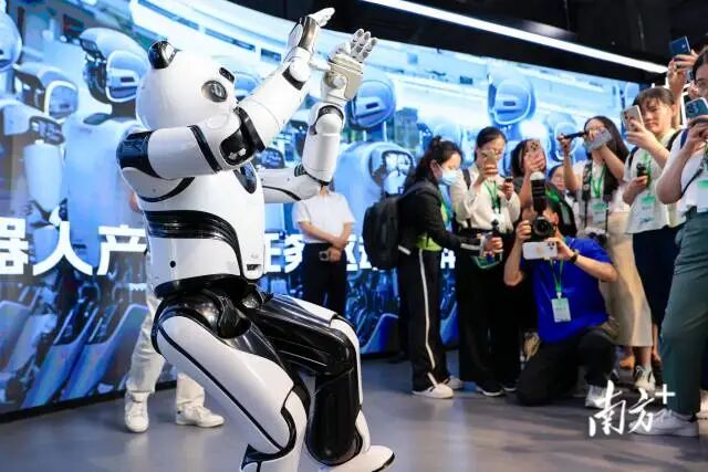 1  南方+ 鲁力 拍摄