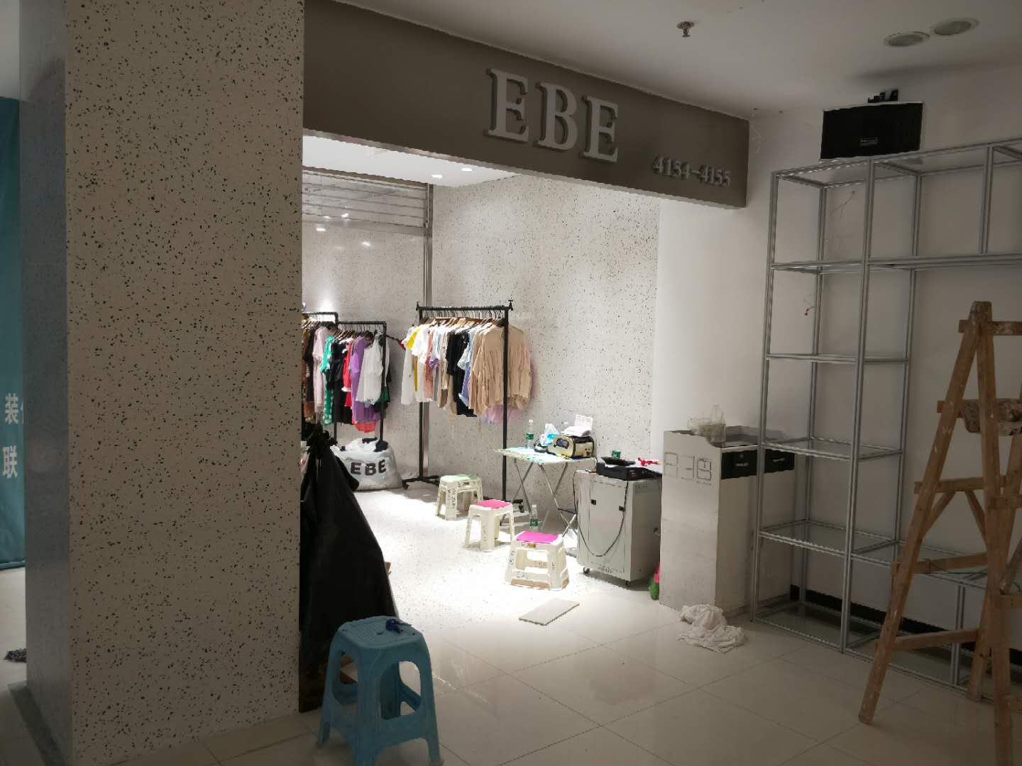 金荷花服装店水磨石效果