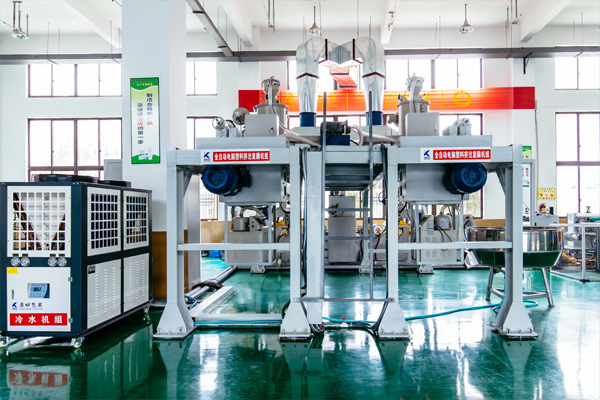 <div style="text-align:center;">
	<span style="font-family:Microsoft YaHei;font-size:14px;"><span>智能塑编复合机</span></span> 
</div>