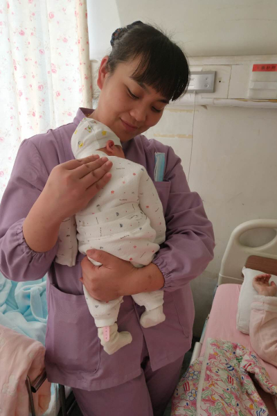 
	蔡雪英
2017年参加母婴护理员培训
现内江人民医院月嫂组组长
现月薪7800元 
