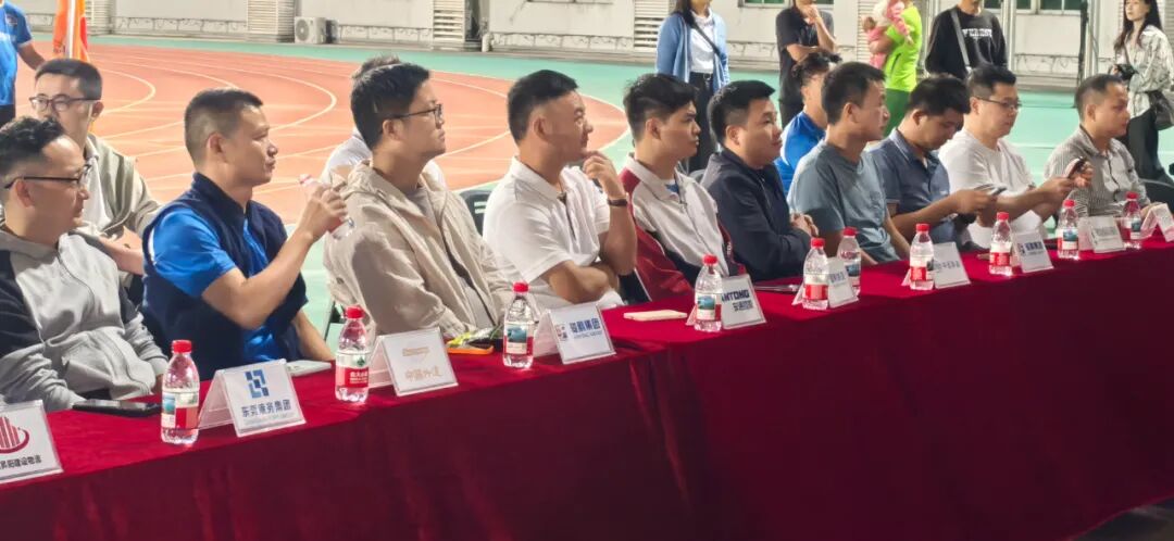 第四届“骏鹏杯”海运足球联赛圆满落幕，友谊与竞技共筑行业盛会。