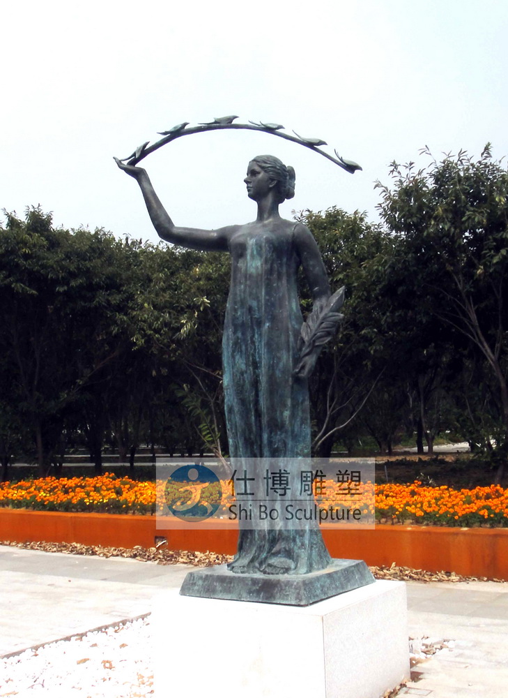 **批燕子，铸铜雕塑
