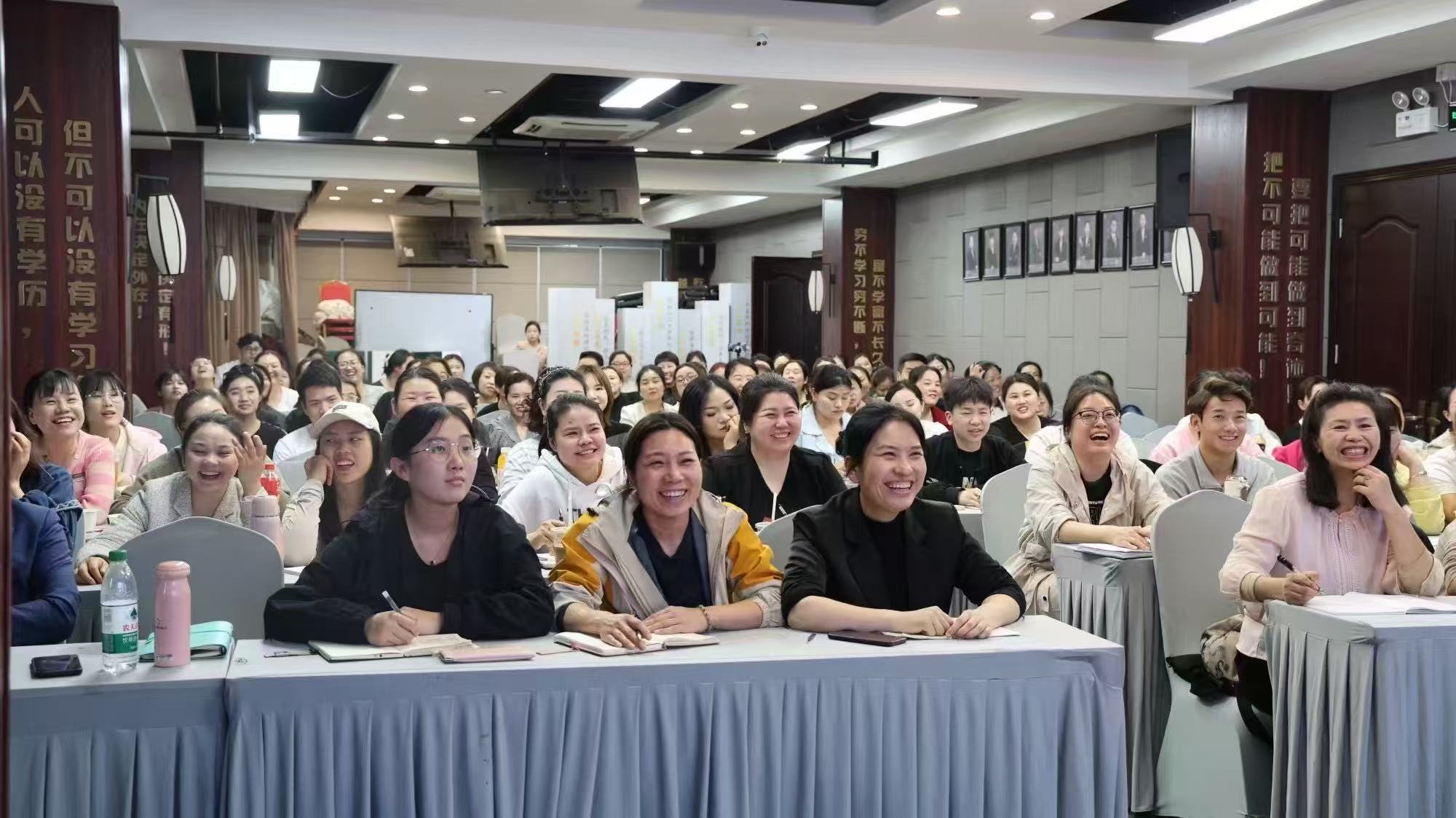 每周艾居全民公益艾灸养生论坛，弘扬中医文化助力健康中国