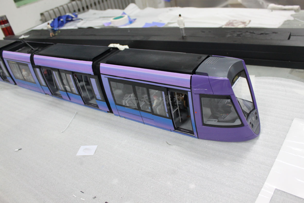 阿爾斯通低地板城鐵列車