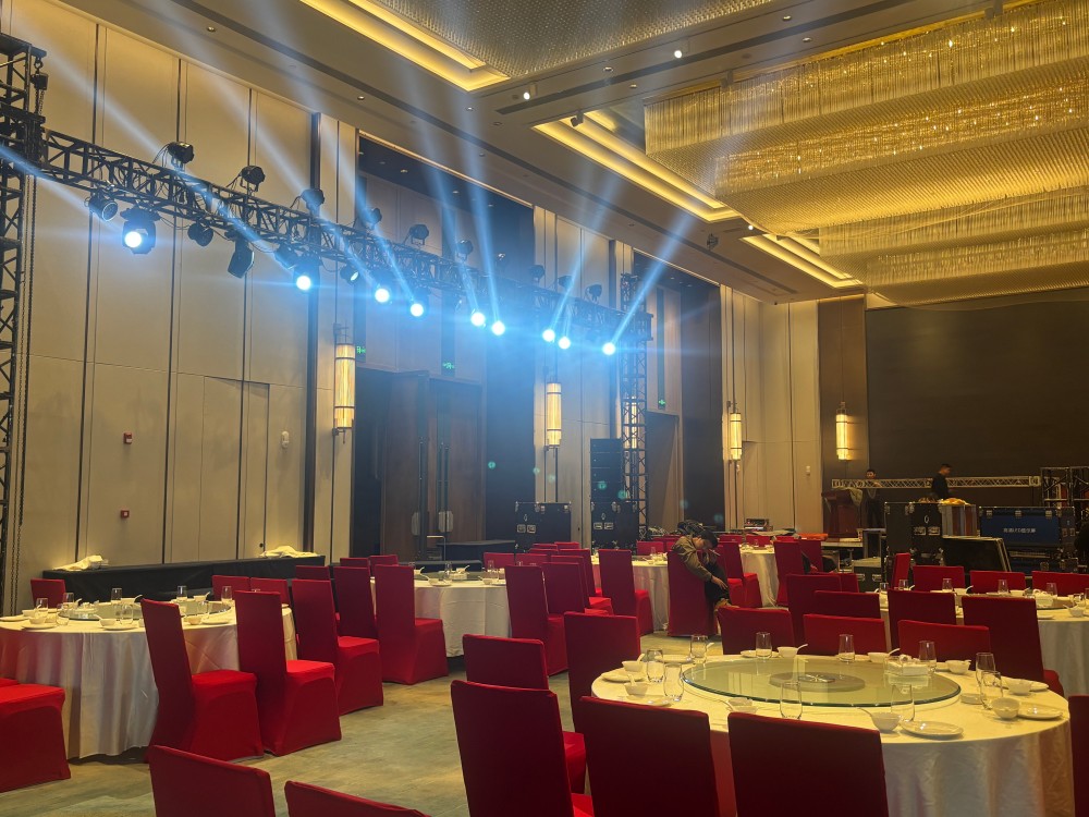 炫美悦为尚仁科技2026年会盛典提供灯光、音响、舞台控制设备