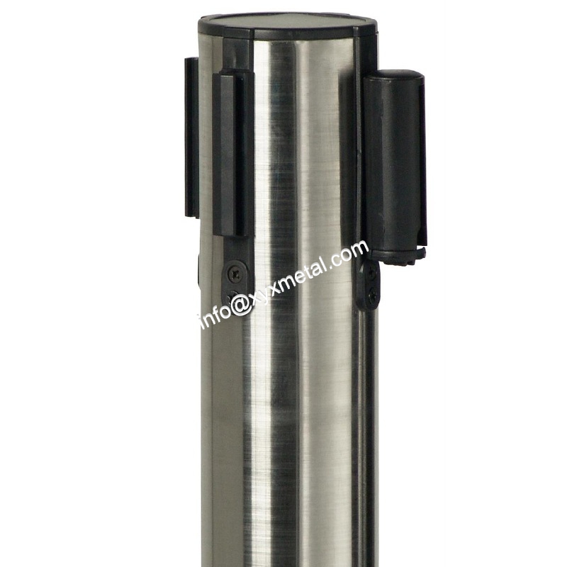 retractable barrier