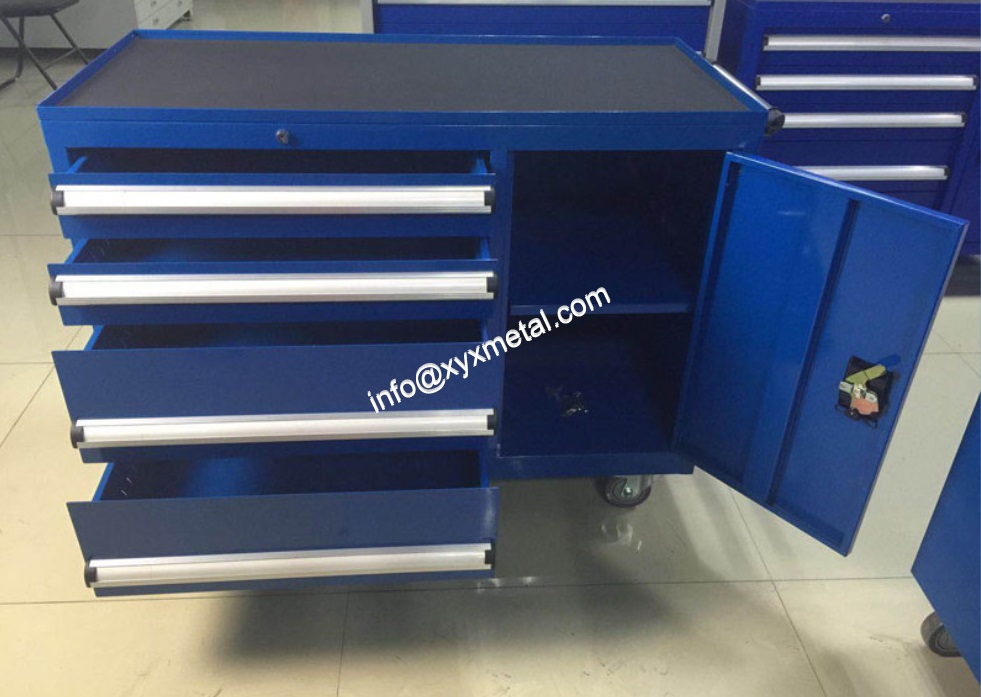 Metal tool cabinet