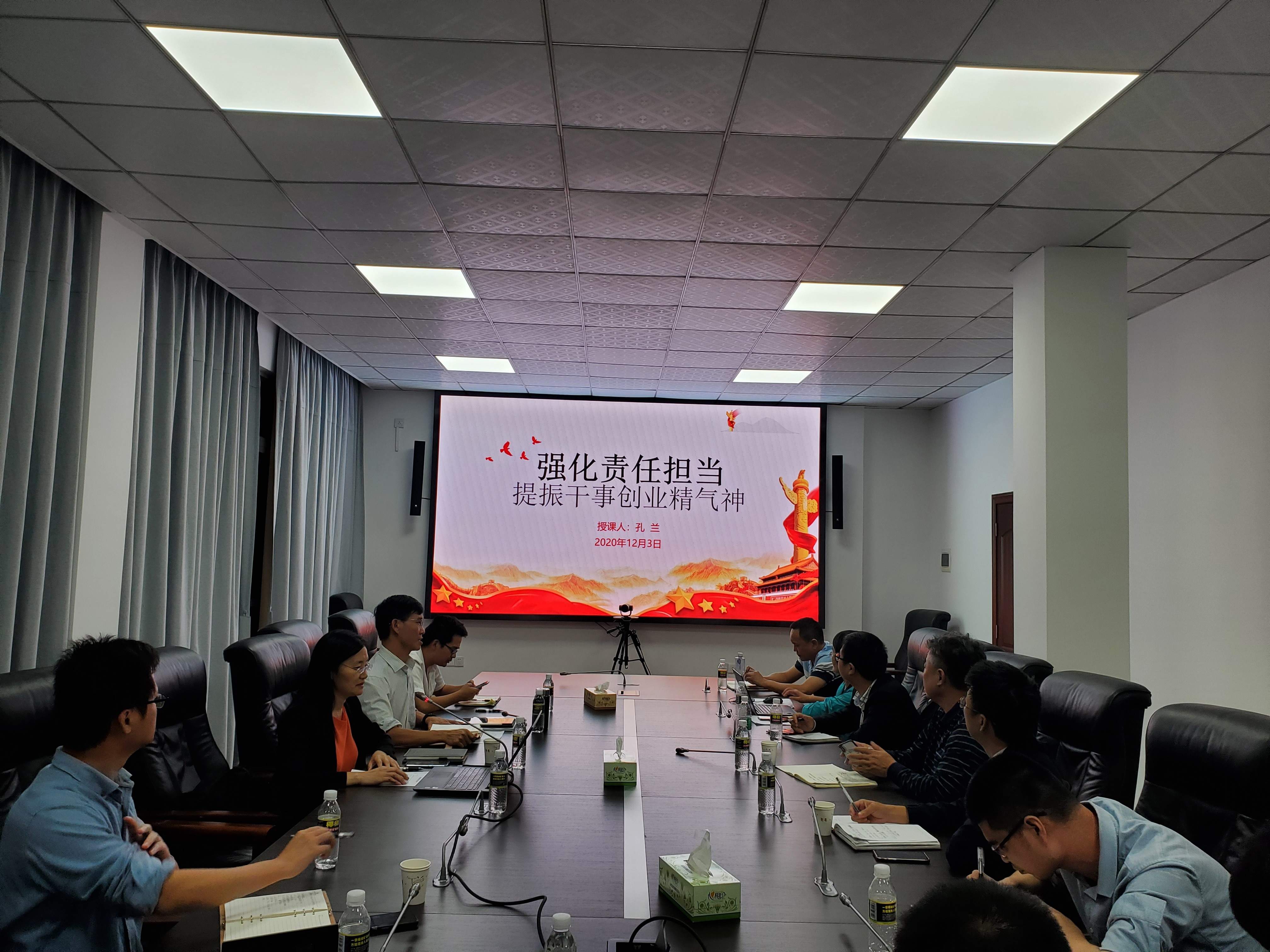 副总经孔兰在天角潭建管部会议室召开十座水库除险加固工程项目验收工作推进会。