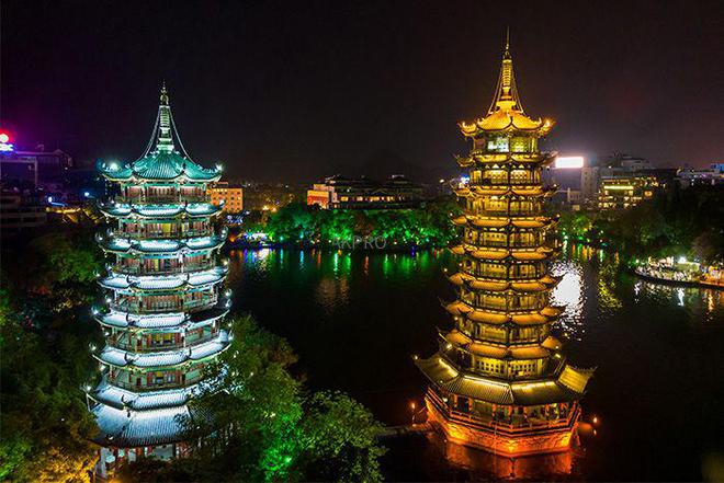 光影魔术师：解码灯光在文旅夜游中的多维魅力