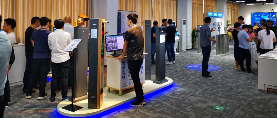 我们在公司展厅策划了一场「安博会」——智慧展厅筹备有感