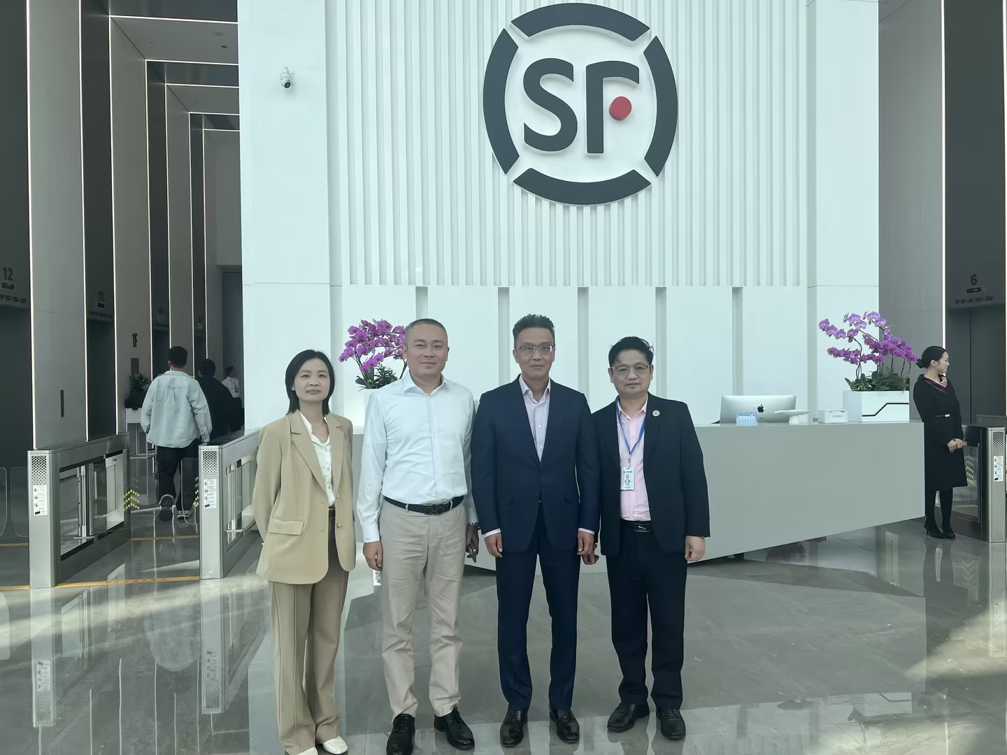 2025年12月18日公司领导前往顺丰总部深入学习交流