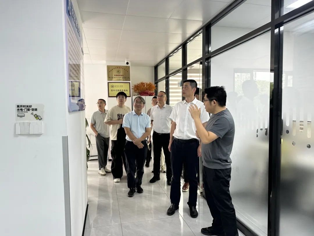 公司新闻 | 仓山区委副书记、区长林国晃一行莅临百维斯参观指导