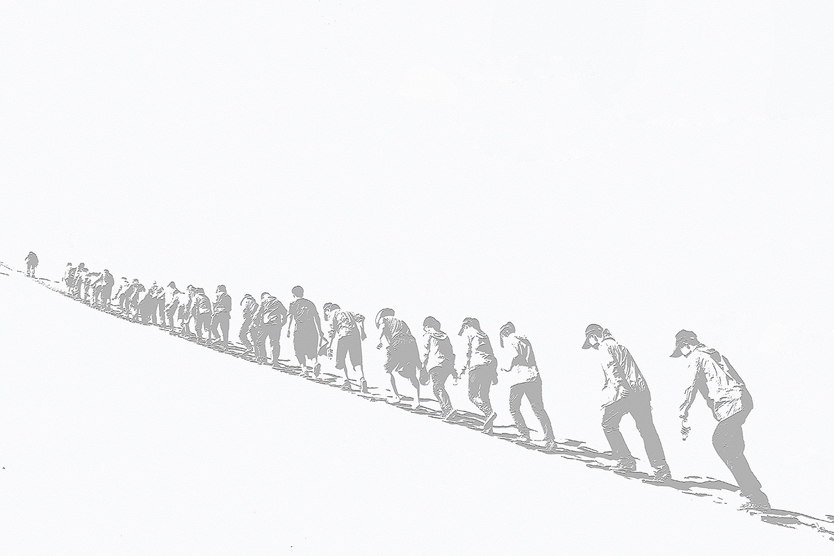 横穿中国夏令营_鸣沙山上