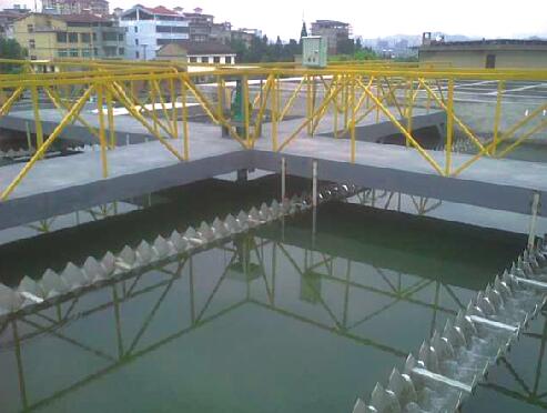 悬挂式中心传动刮泥机