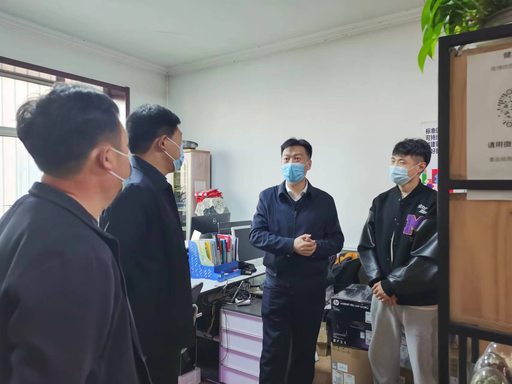 五一节前，萝北县领导来北方食品公司防火检查工作