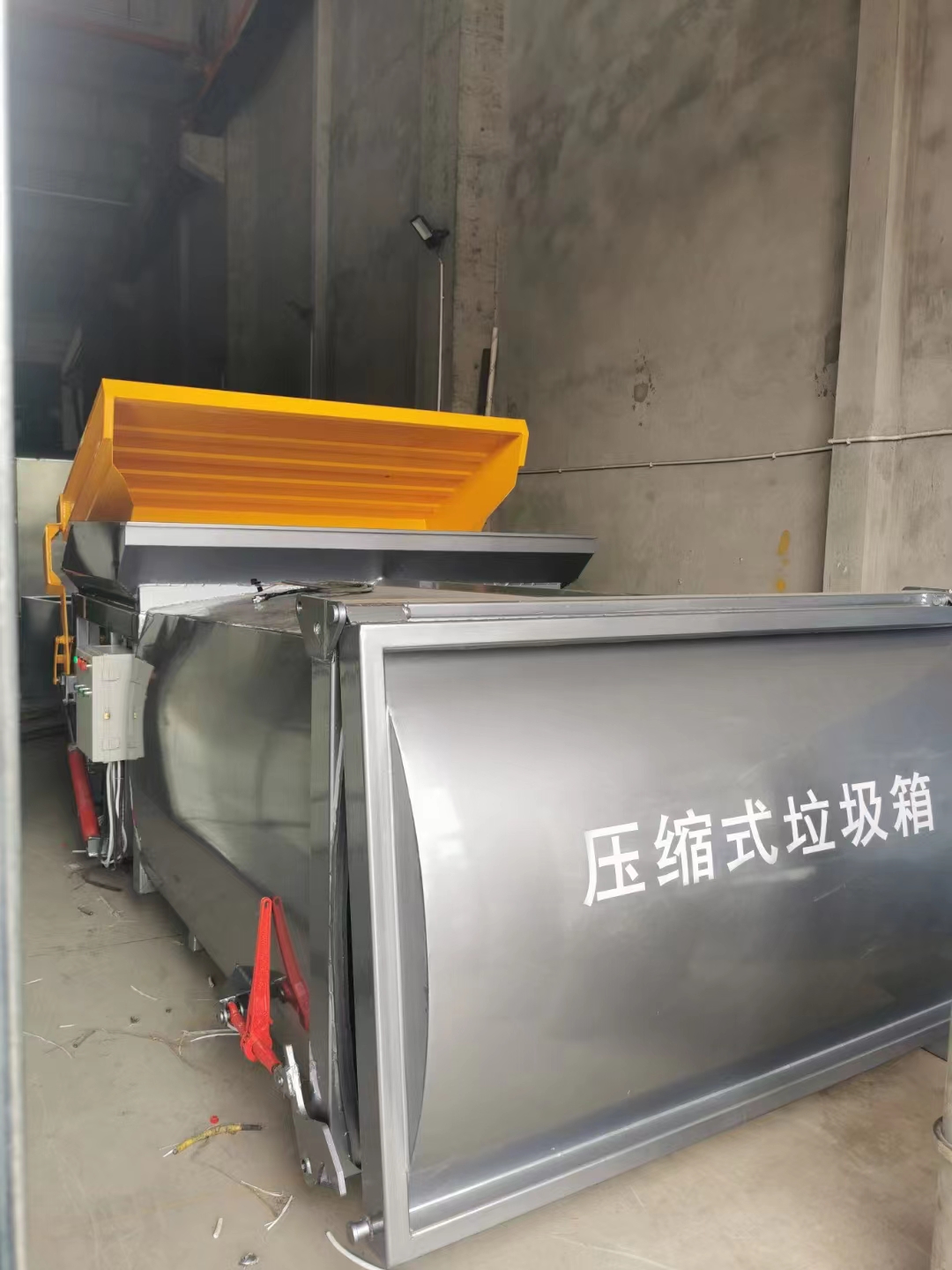 5立方移动垃圾箱