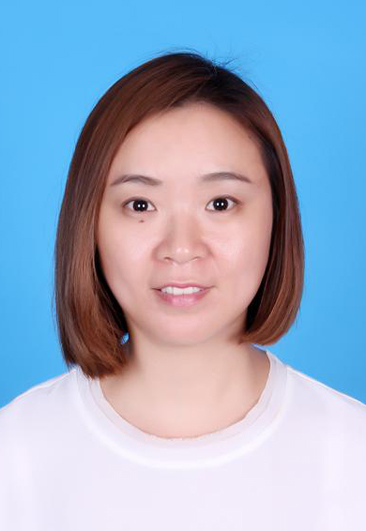 陈  英