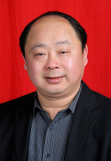 窦  荣