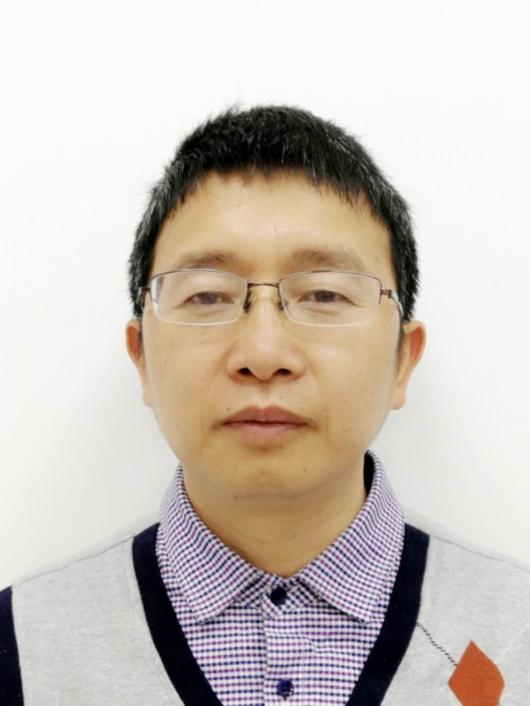 <p align="center">
	曾庆根
</p>