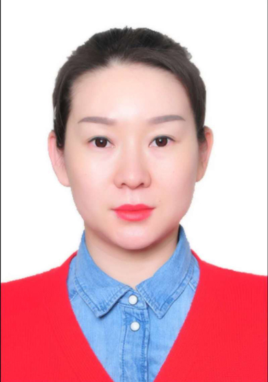 邓  晨