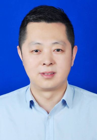 王  文