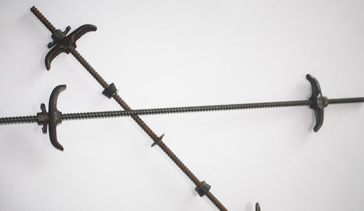 万向轮上的螺丝杆怎么拆