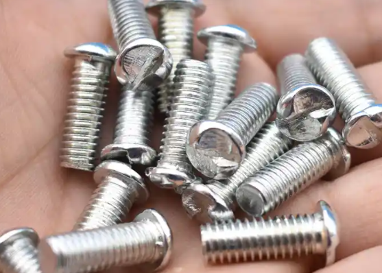 方管与方管之间如何螺丝紧固