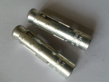 轻钢龙骨膨胀螺丝的用法