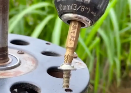 断头螺丝取出器的用法